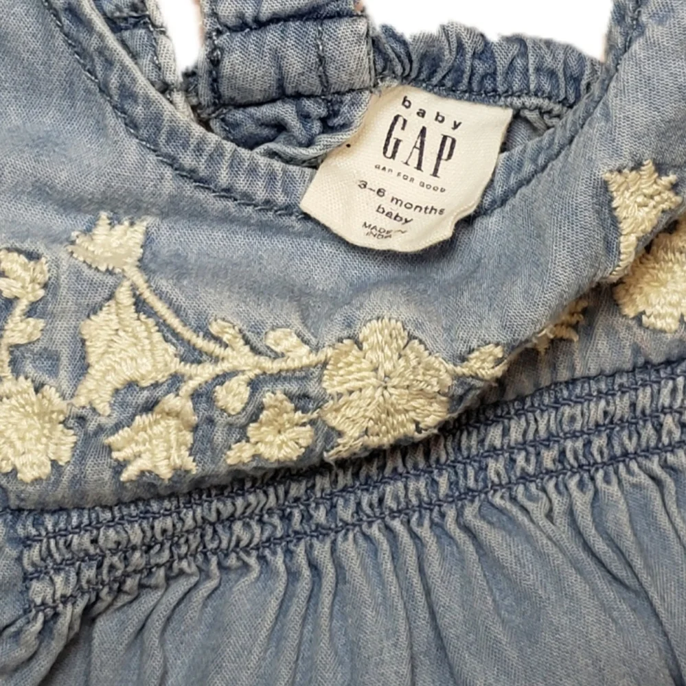 Baby Gap 3-6m Chambray Denim Embroidered Ruffle Sleeve Romper